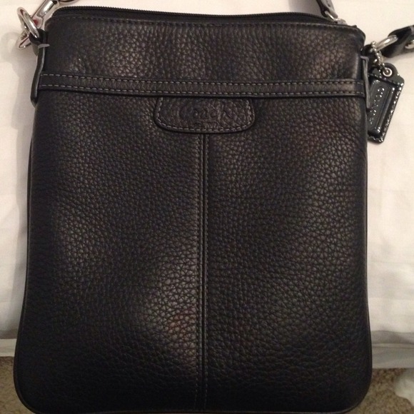Beautiful pebble grain 💯auth coach purse