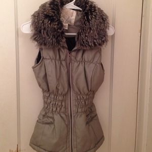 🆕PRICE!!️Grey Leather Vest w/ FauxFur Collar⛄️❄️