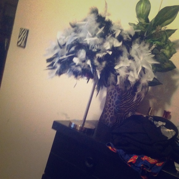 TRADED Black and white feather lamp shade.