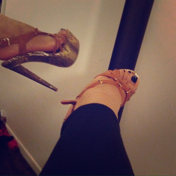 For @cerrita 💢Gold Open Toe StilettoHeels 👠🔥