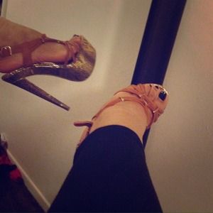 For @cerrita 💢Gold Open Toe StilettoHeels 👠🔥