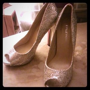 Open toe, glittered heels