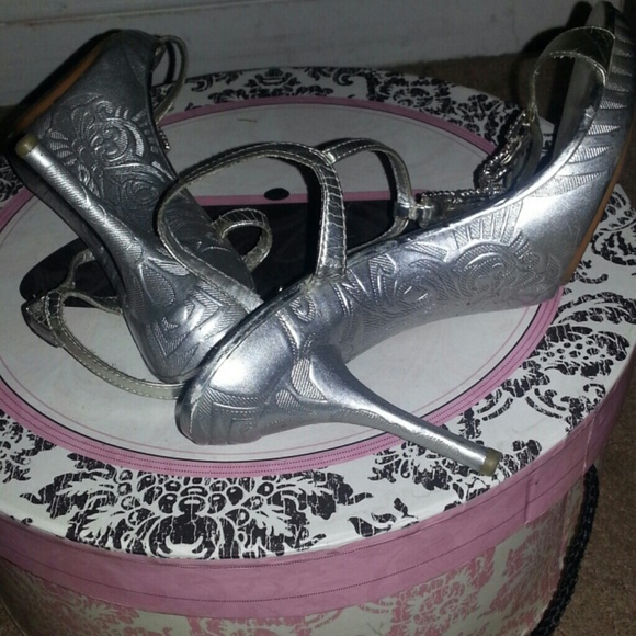 Formal  Heels - Picture 3 of 3