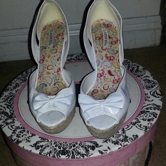 White Wedges