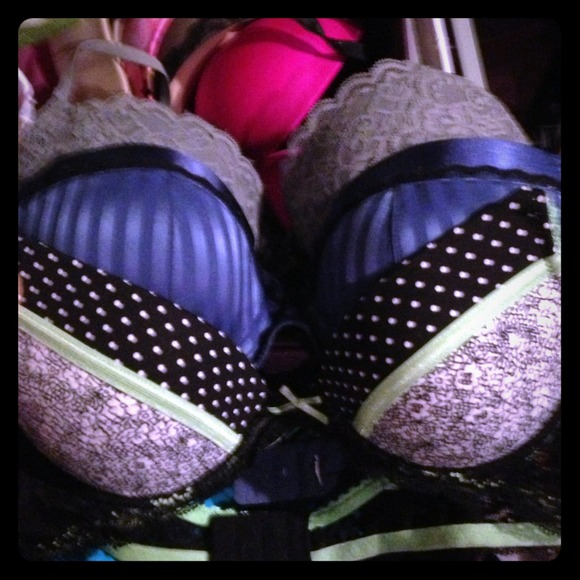 Bra bundle! Gilly Hicks and two other VS style