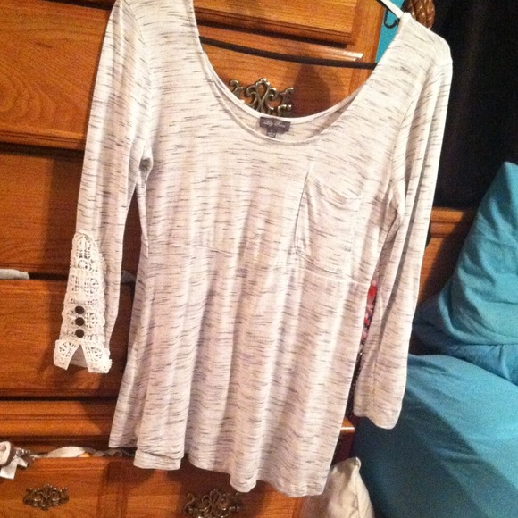 Long sleeve white & grey with half laced sleeves.