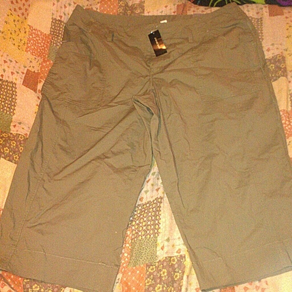 Camp green capris