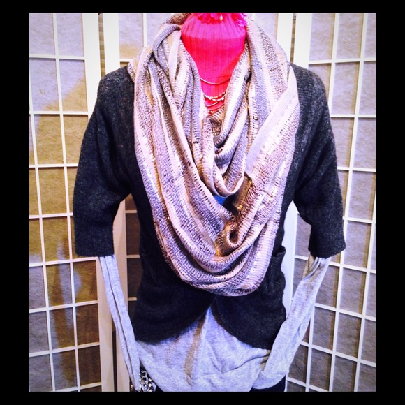 💝BUNDLED 3 ITEMS= UO Sweater+NWT Inf Scarf+Jeggin