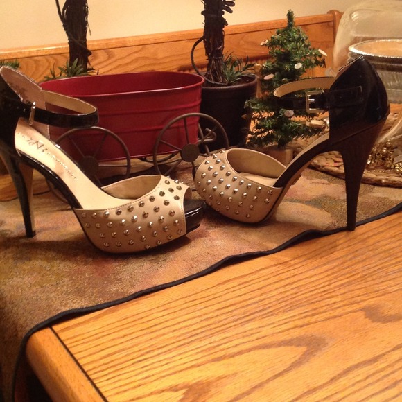 SOLD Rock& republic new - Picture 2 of 3