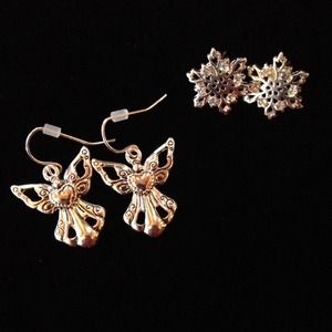 2 pairs of earrings