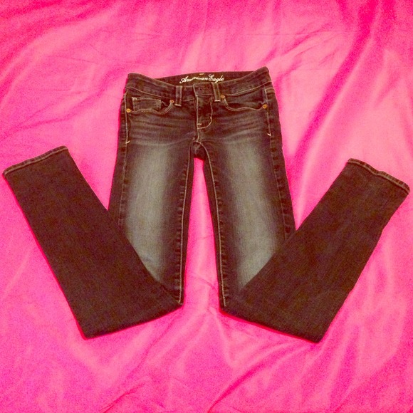 ⛔️🚫SOLD🚫⛔️American Eagle Skinny jeans size 00