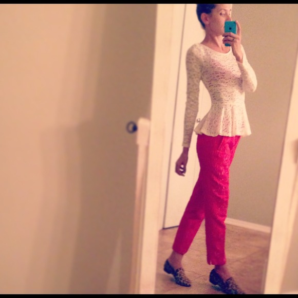 ⭐️NEW⭐️Everly Lace Peplum Top! - Picture 3 of 4