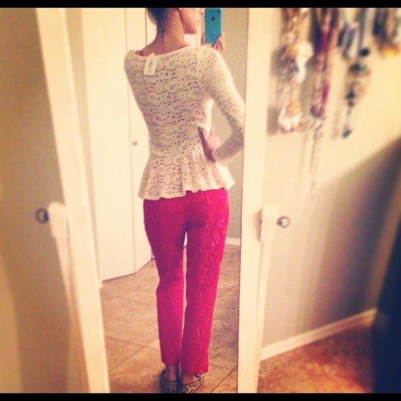 ⭐️NEW⭐️Everly Lace Peplum Top! - Picture 4 of 4