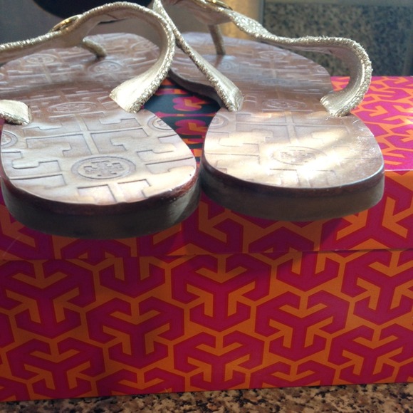 🚫SOLD🚫 Tory Burch thora in GOLD - Picture 3 of 4