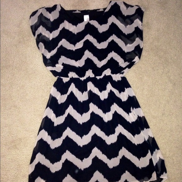 ❌❌Sold❌❌Chevron Print Dress