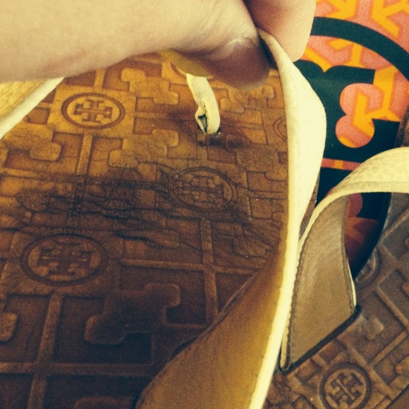 🚫SOLD🚫 Tory Burch Thora in white - Picture 4 of 4