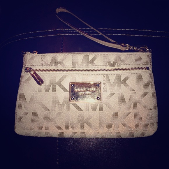 MK wristlet vanilla