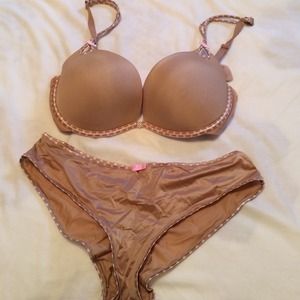 Victoria Secret Bra 34DD Panties LG