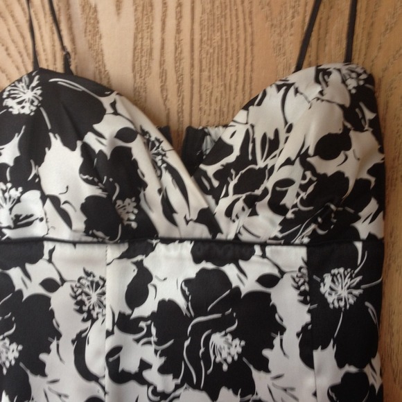 Dress - Picture 3 of 3