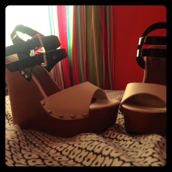 Black and white wedges