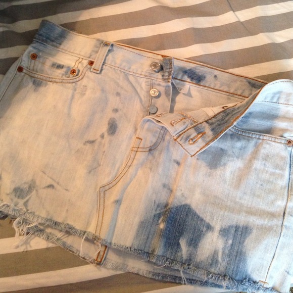 Levi's bleached denim 501 mini. Size 29