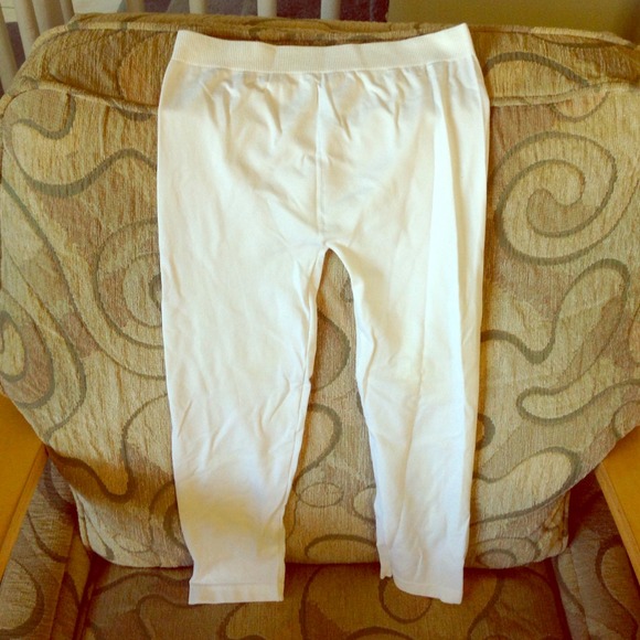 White spandex stretch capris