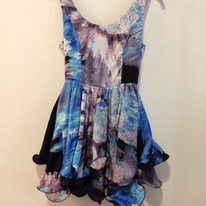 LF Dress size 6 Blue Ruffles