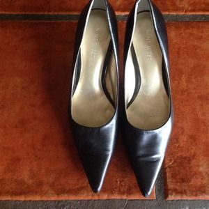 Black 1" heels Nine West