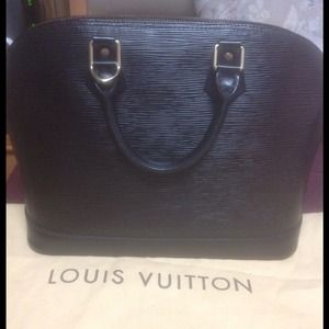 ⬇SOLD❗Auth Louis Vuitton Epi Alma PM. Negotiable!