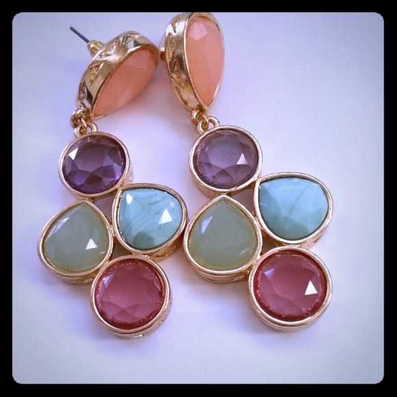 Jewelry - Elegant drop earrings.