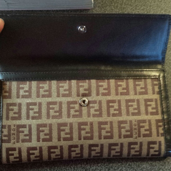 Fendi - Picture 2 of 4