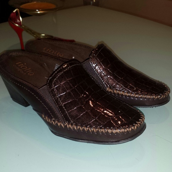 Brown slide on shoes - Picture 1 of 3
