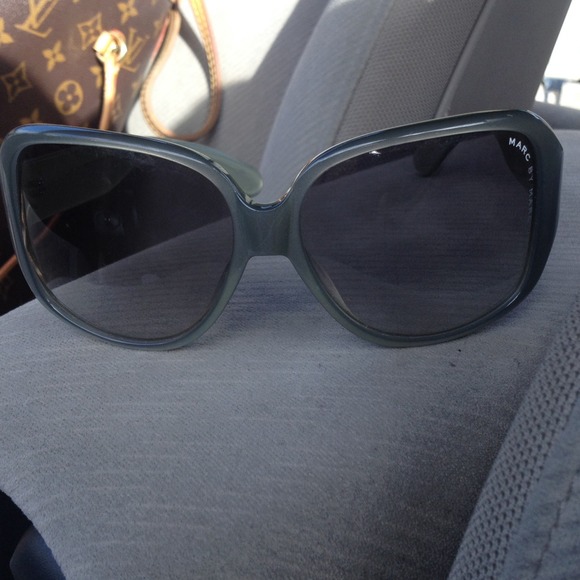 Sunglasses - Picture 2 of 3