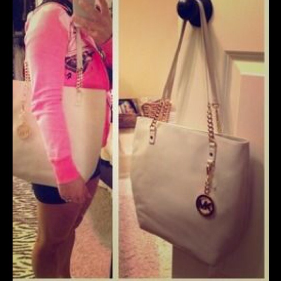 🔴🔴SOLD🔴🔴🔴🔴💋✨Michael Kors Vanilla Purse✨💋