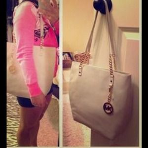 🔴🔴SOLD🔴🔴🔴🔴💋✨Michael Kors Vanilla Purse✨💋