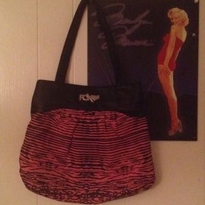 Fox purse and Vue cups