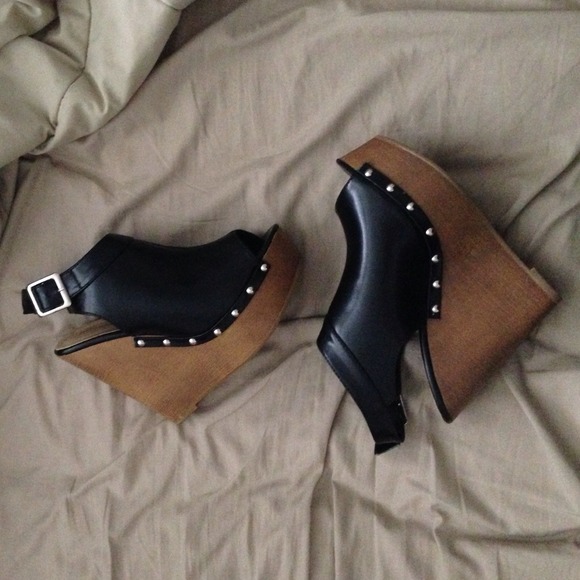 Black wedges size 7