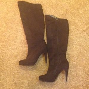 Black winter boots