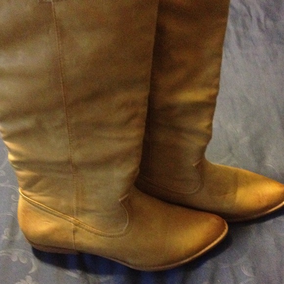 Tan boots  🔴HOLD