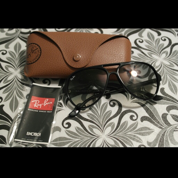 Ray Ban 4125 - Cats 5000 Black Frame