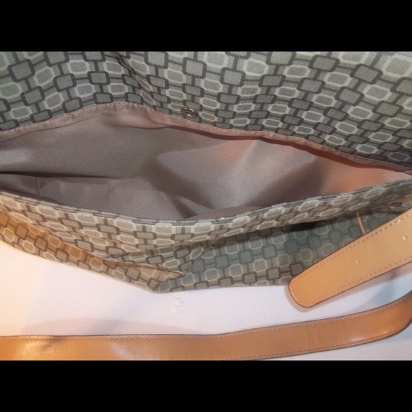 Handbag - Picture 2 of 4