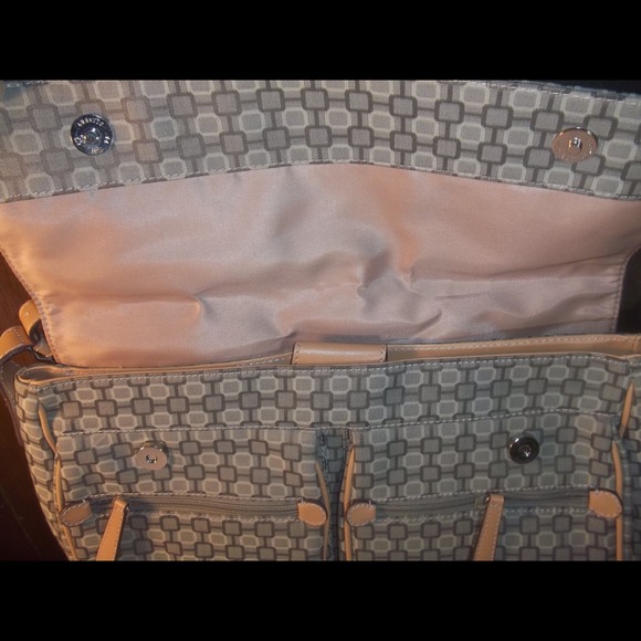 Handbag - Picture 3 of 4