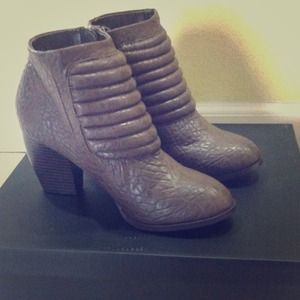Brand new. Nastygal Renegade bootie. Sz 6