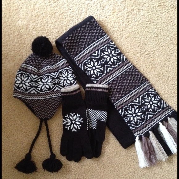 Reduced!!!! From $16-$10 Scarf, hat & gloves set.