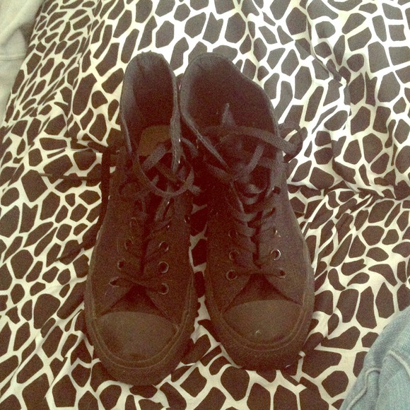 All black converse. Size 9