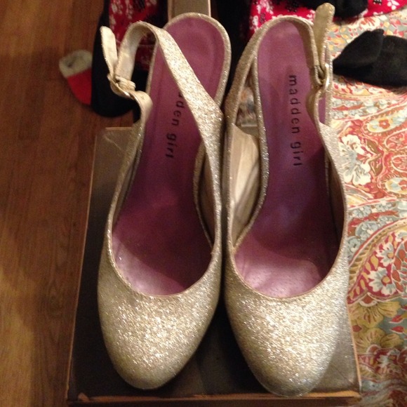 Steve Madden Shoes - Steve Madden glitter heels!