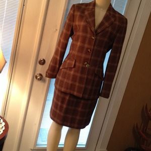 Reserved Casual Corner skirt set