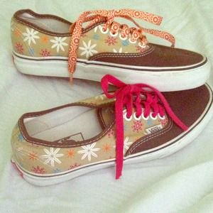 Vans shoes size 8(women) size 6.5(men)