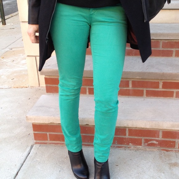 AG Stilt in green - Picture 2 of 3