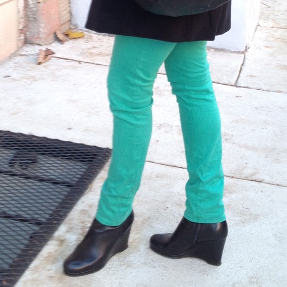 AG Stilt in green - Picture 3 of 3